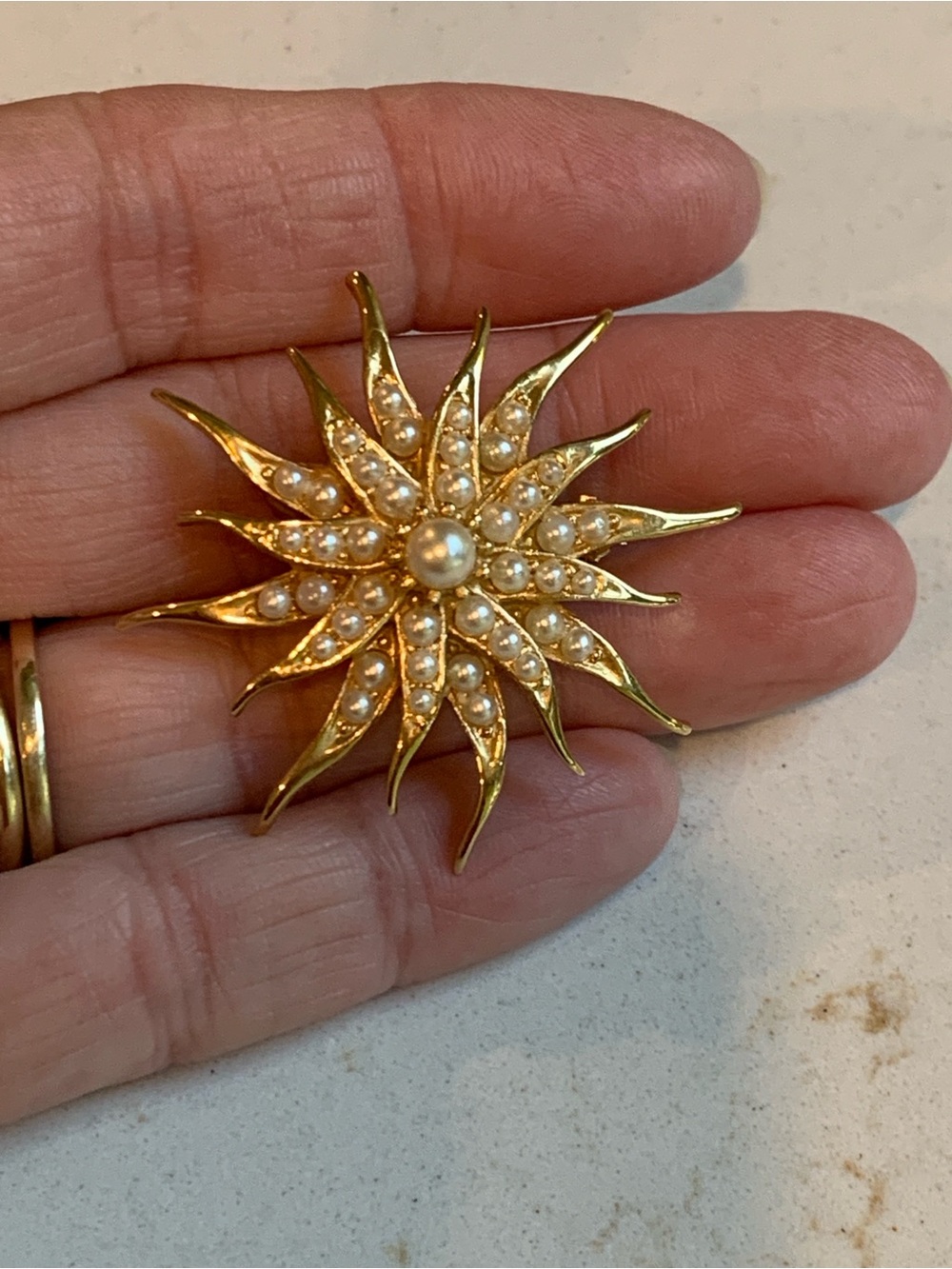 Gold Sunburst Pearl Brooch - Elegant Gold-Tone Starburst Pin